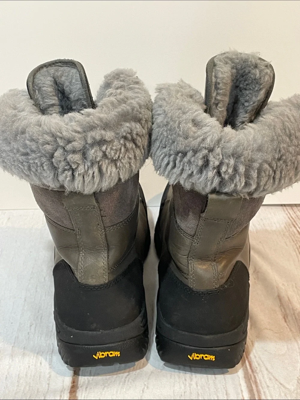 UGG Butte Boots Mens 11.5 Olive Gray Lace-Up Fold Over Shearling Vibram Sole